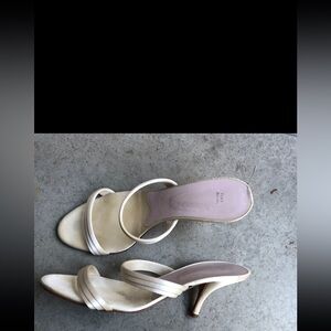 Vera Wang Size 8.5 White Kitten heel sandal